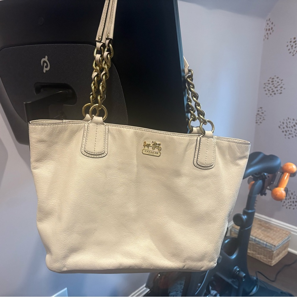 Coach Cream Leather Shoulder Bag with Gold Chain